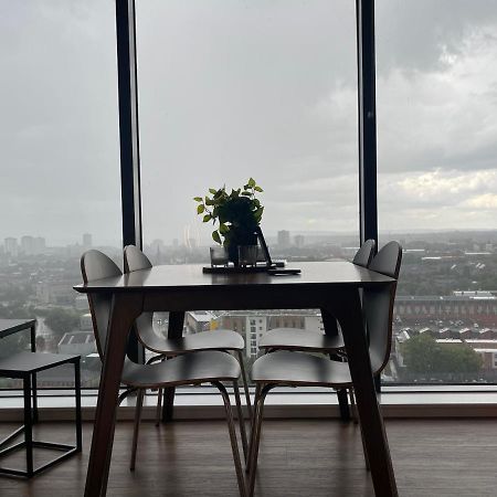 Luxury 2 Bedroom En-Suite Apartment Balcony Views Манчестър Екстериор снимка