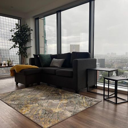 Luxury 2 Bedroom En-Suite Apartment Balcony Views Манчестър Екстериор снимка