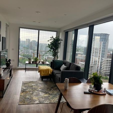 Luxury 2 Bedroom En-Suite Apartment Balcony Views Манчестър Екстериор снимка