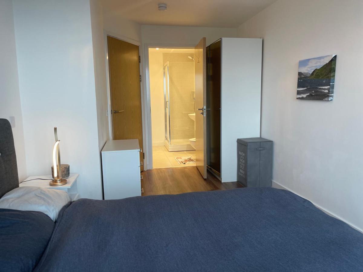 Luxury 2 Bedroom En-Suite Apartment Balcony Views Манчестър Екстериор снимка